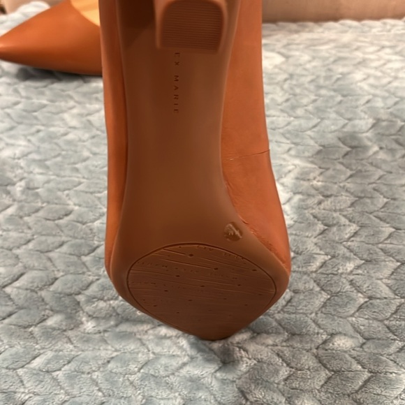 Beautiful camel colored Anne Marie 4flex technology pumps, NEVER WORN - Picture 5 of 5